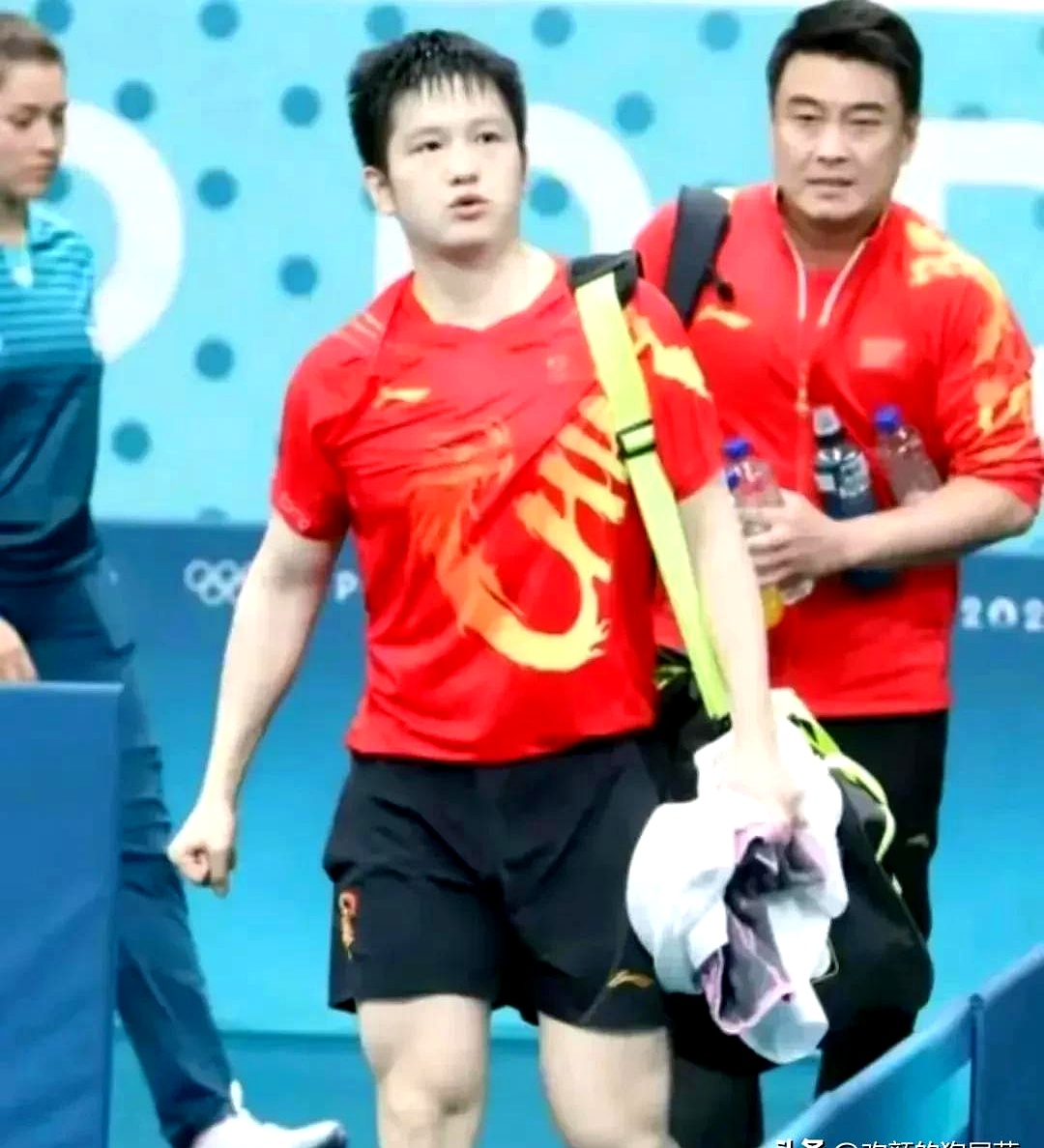 包含中国乒乓球队险胜瑞典乒乓球队，王皓送出助攻的词条