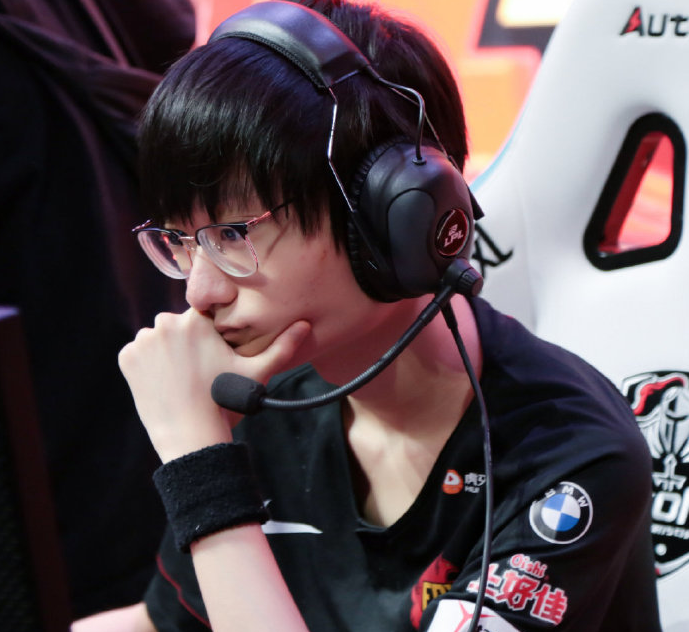 FPX逆转LGD，Zeus完成帽子戏法