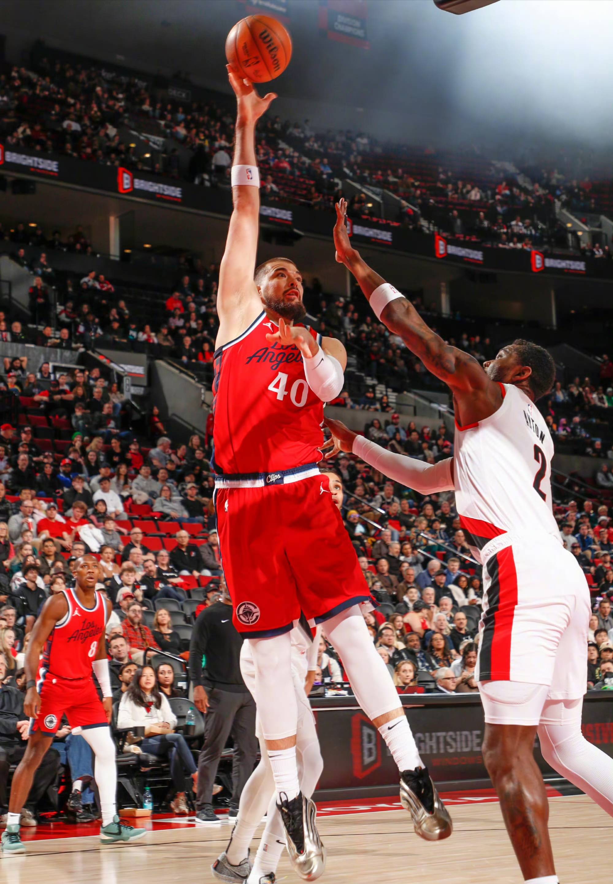 山西队力克北京队，哈登状态火热