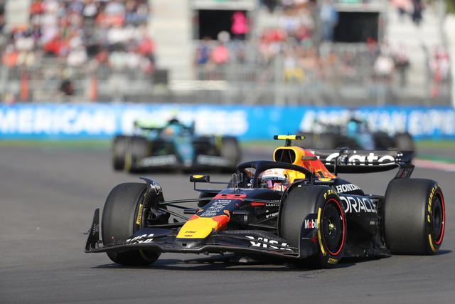 威廉姆斯险胜迈凯伦，塞恩斯带队取胜