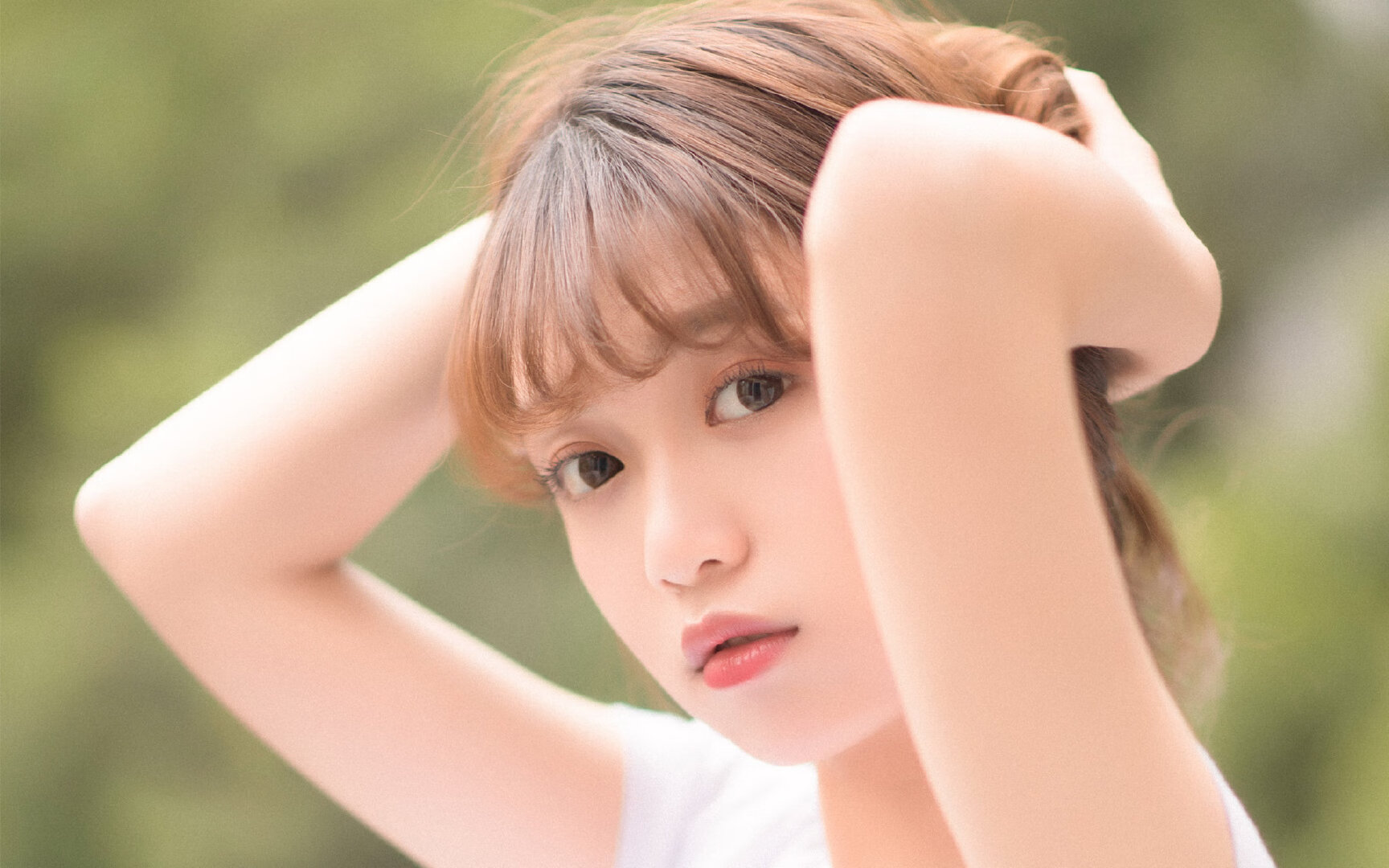 柏林战车与羽毛球天空，一首夏日交响的双重奏