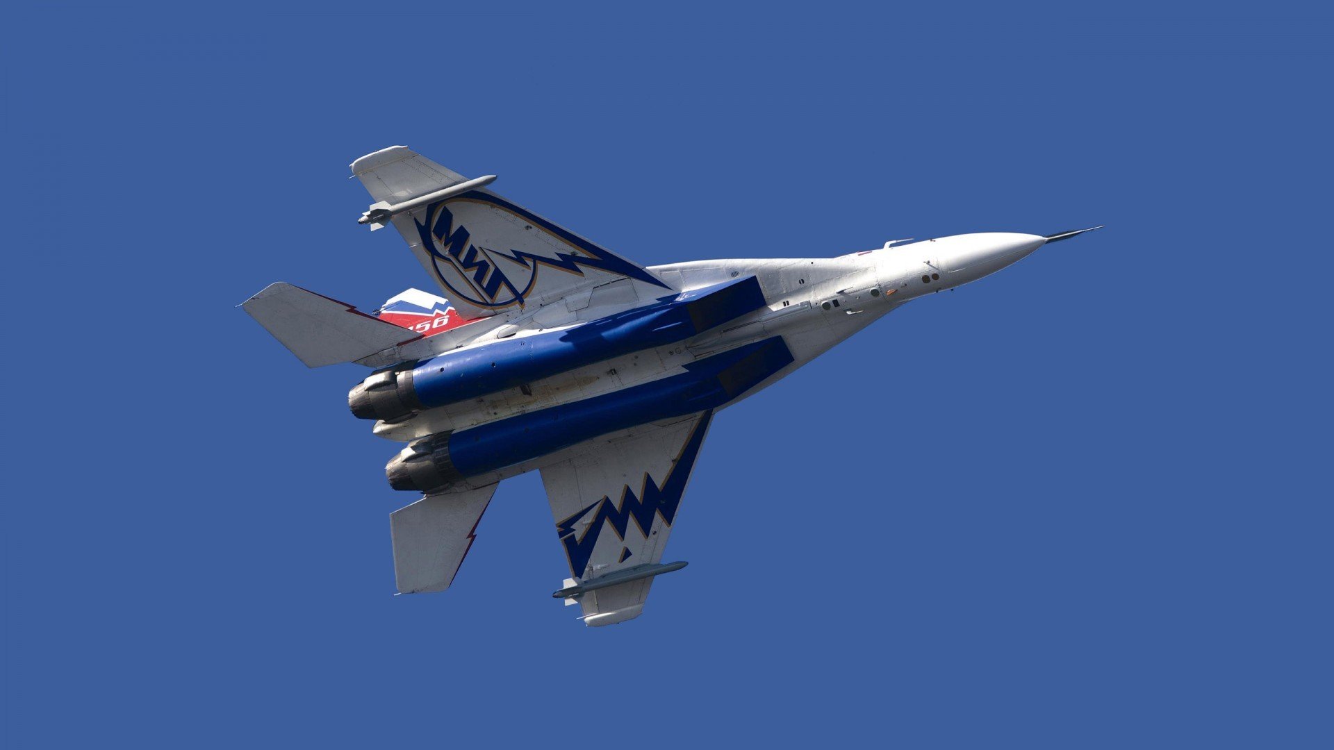 平行世界，当英超争冠棋局遇上篮网的风暴压制