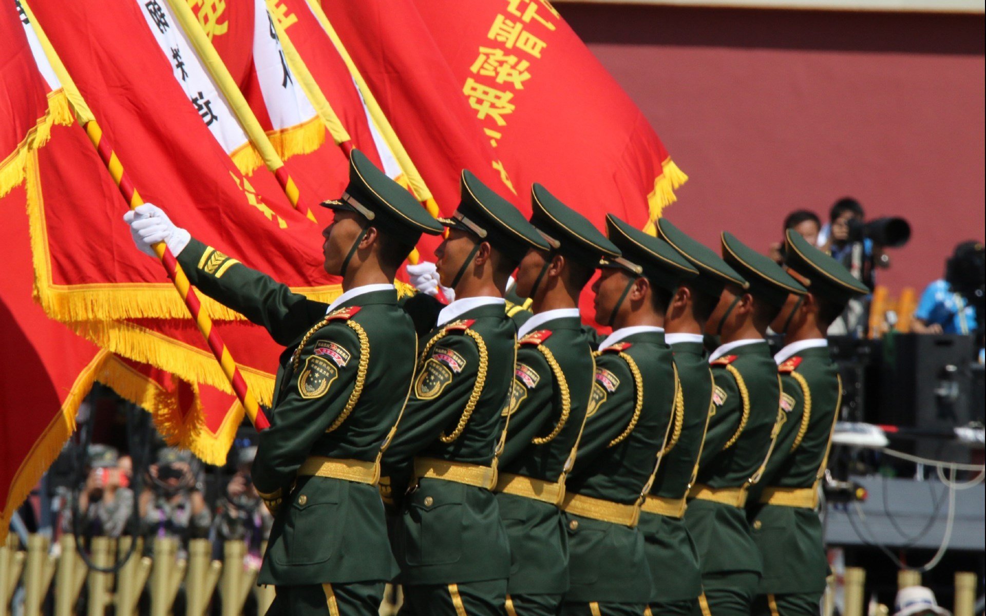 红白热浪与达拉斯牛仔蓝，中国凌晨的日耳曼回响