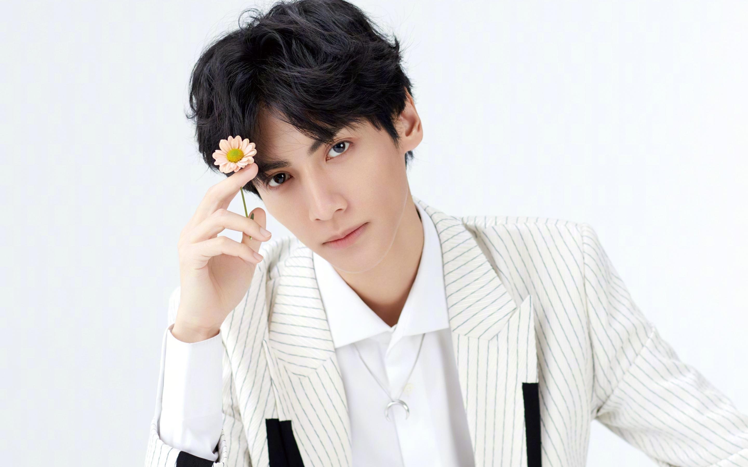 跨越太平洋的篮球对话,当拉文攻防一体统治赛场,鹈鹕在巅峰对决中淬炼胜出